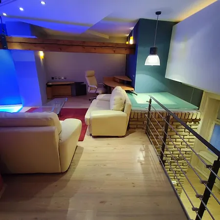 Noir Royale - Modern, Luxury, 3-level 公寓 *