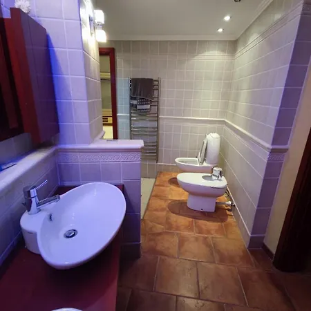 Noir Royale - Modern, Luxury, 3-level *