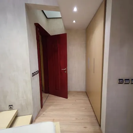 Noir Royale - Modern, Luxury, 3-level * 苏博蒂察