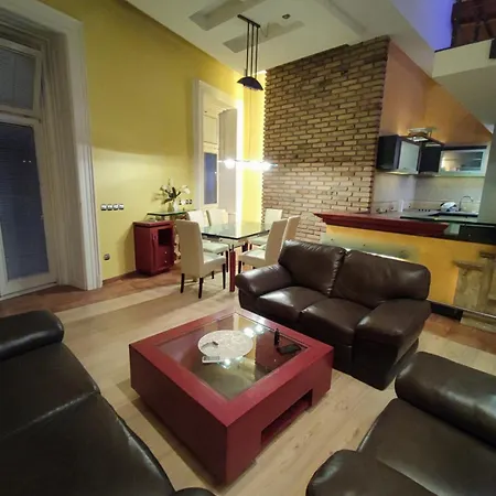 公寓 Noir Royale - Modern, Luxury, 3-level 苏博蒂察