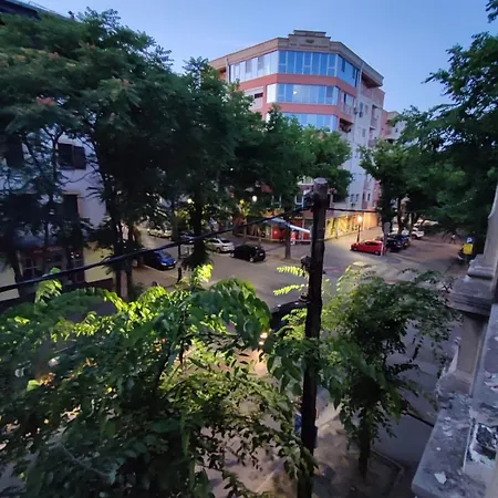 Noir Royale - Modern, Luxury, 3-level *